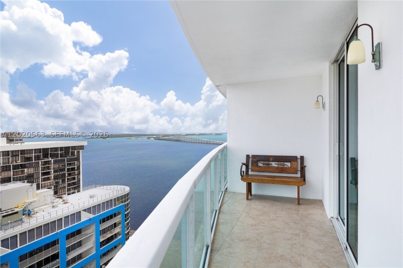 Condo for sale at Skyline On Brickell 2302