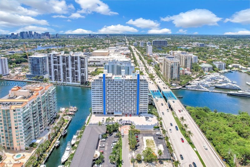 Condo for sale at Sunrise East 17E
