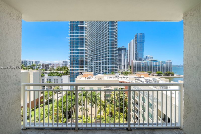 Comprar apartamento no Cite On The Bay 1005