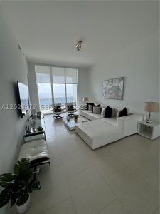 Comprar apartamento no Trump Tower One 4006