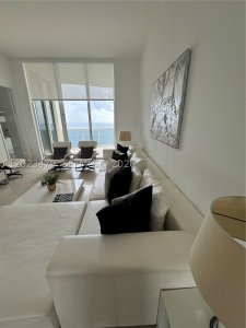 Comprar apartamento no Trump Tower One 4006