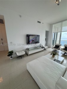 Comprar apartamento no Trump Tower One 4006