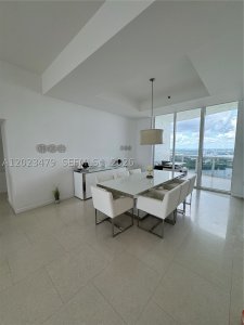 Comprar apartamento no Trump Tower One 4006