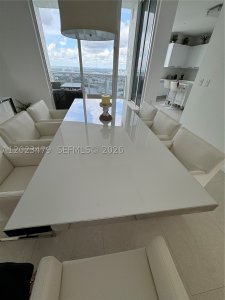 Comprar apartamento no Trump Tower One 4006