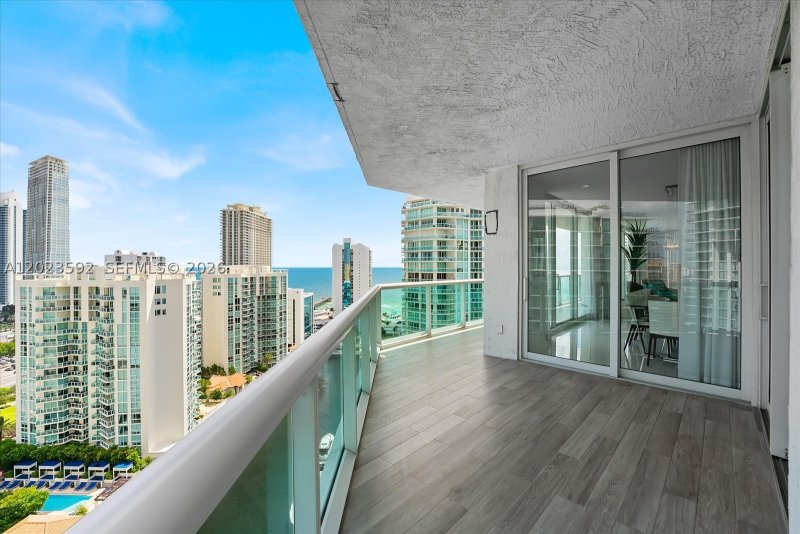 Condo for sale at Oceania 5 2451