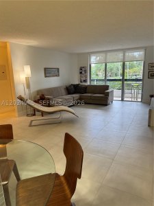 Comprar apartamento en Mystic Pointe 300 208