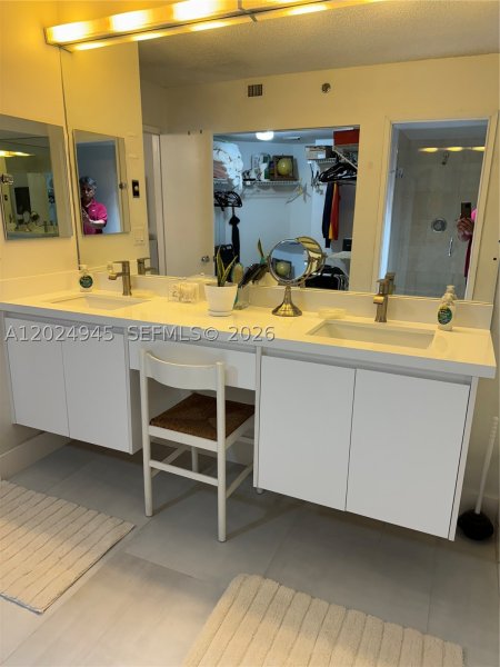 Comprar apartamento en Mystic Pointe 300 208