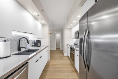 Aluguel de apartamento no The Collins Condo 1404