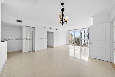 Comprar apartamento no One Miami East Tower 2219