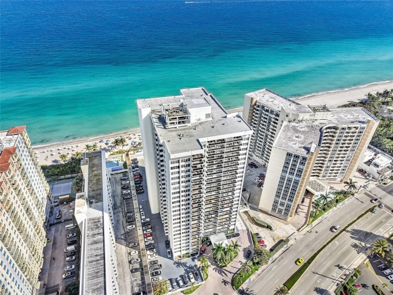 Condo for sale at Parker Tower 208
