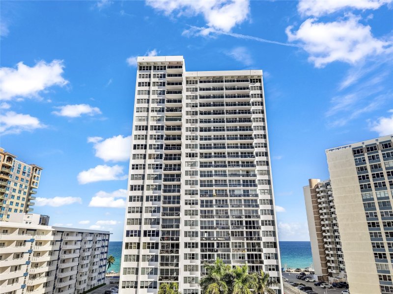 Condo for sale at Parker Tower 208