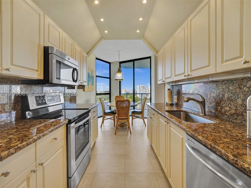 Condo for sale at Hamptons West 1609