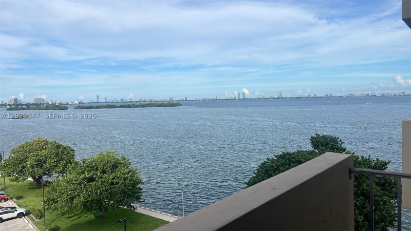 Condo for sale at Clipper 6R