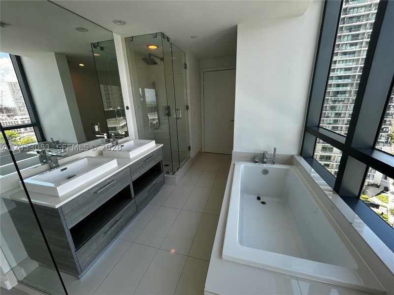 Apartment for rent at Paraiso Bay Miami 1608