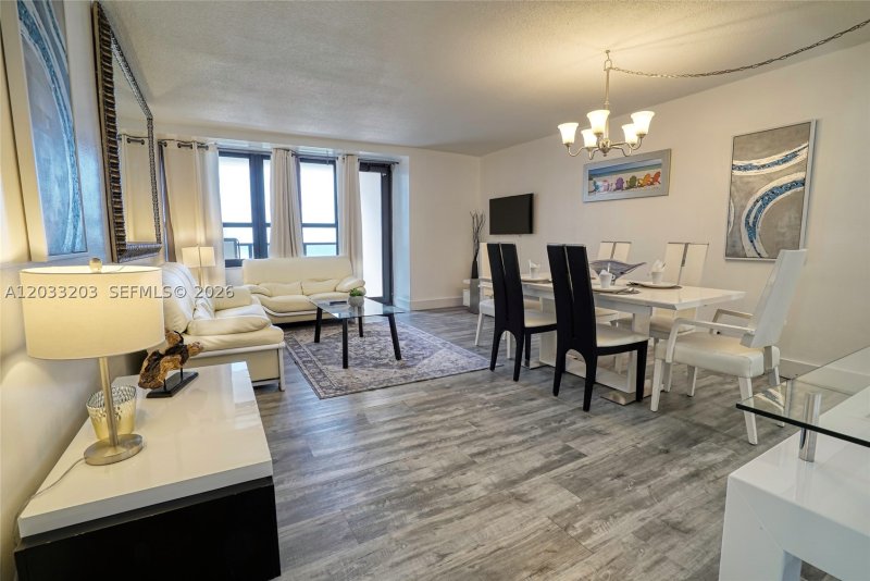 The Alexander Apt #1204