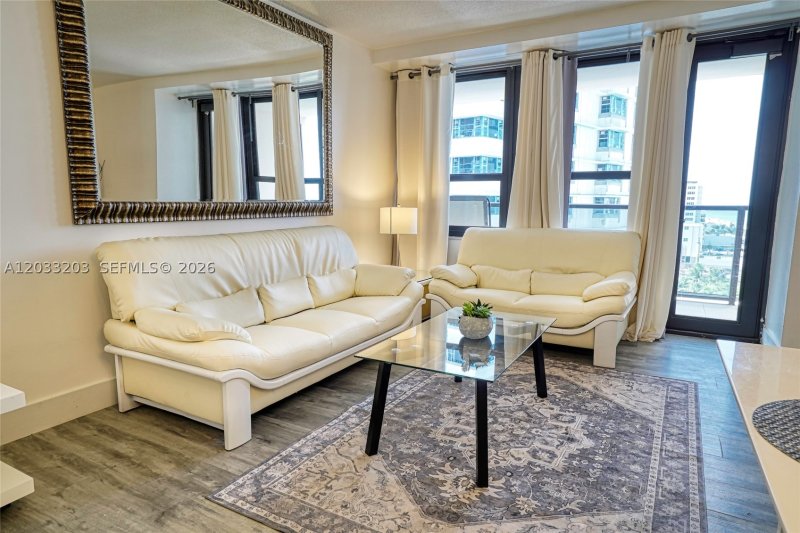Condo for sale at The Alexander 1204