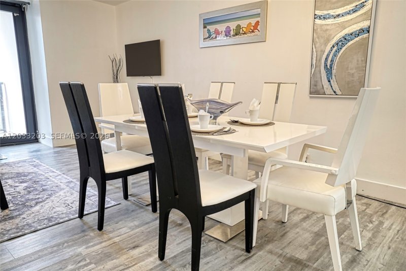 Condo for sale at The Alexander 1204