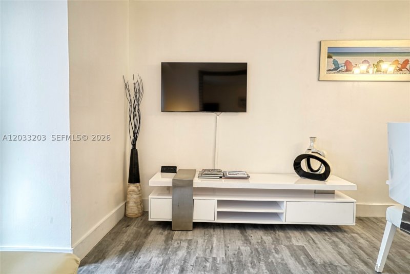 Condo for sale at The Alexander 1204