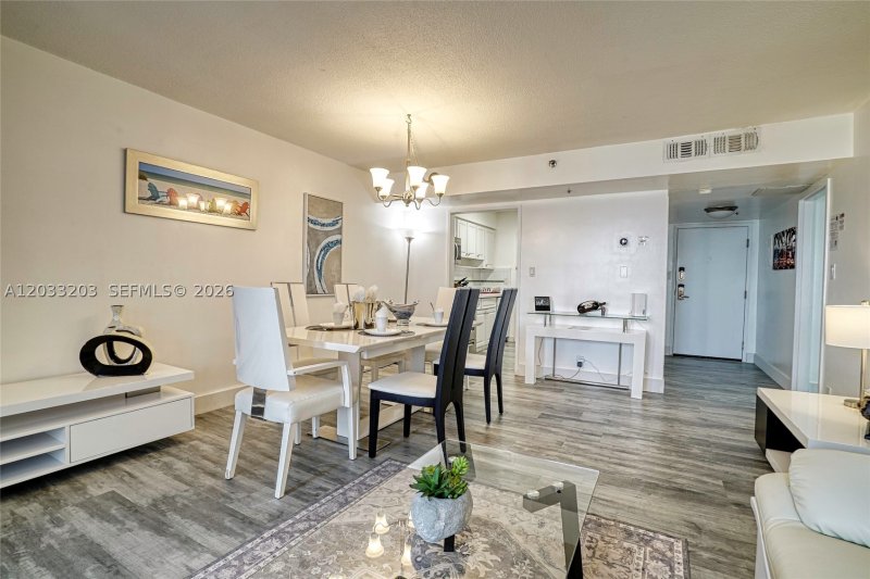 Condo for sale at The Alexander 1204