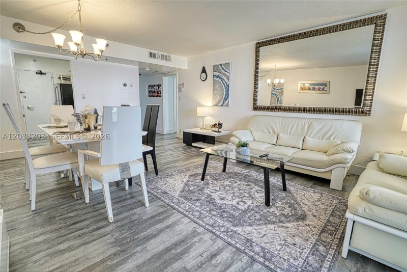 Condo for sale at The Alexander 1204