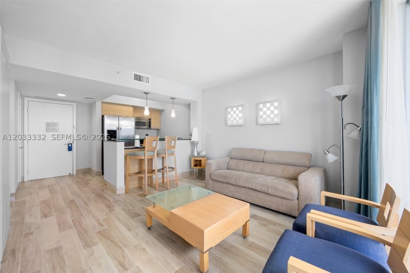 Comprar apartamento en M Resort Residences 2503