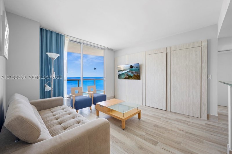 Comprar apartamento en M Resort Residences 2503