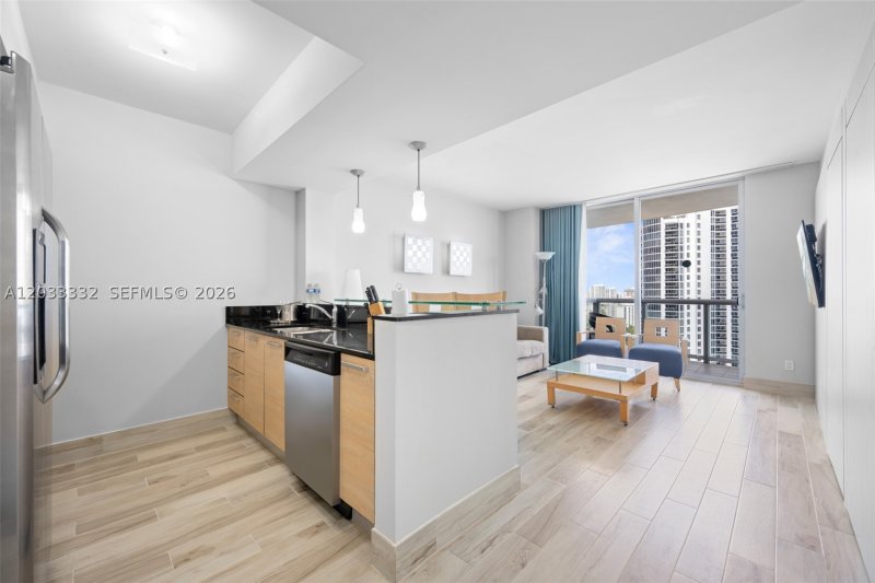 Comprar apartamento en M Resort Residences 2503