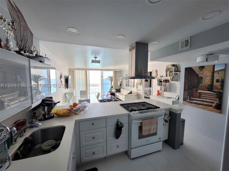 Condo for sale at Parker Plaza Estates 1815
