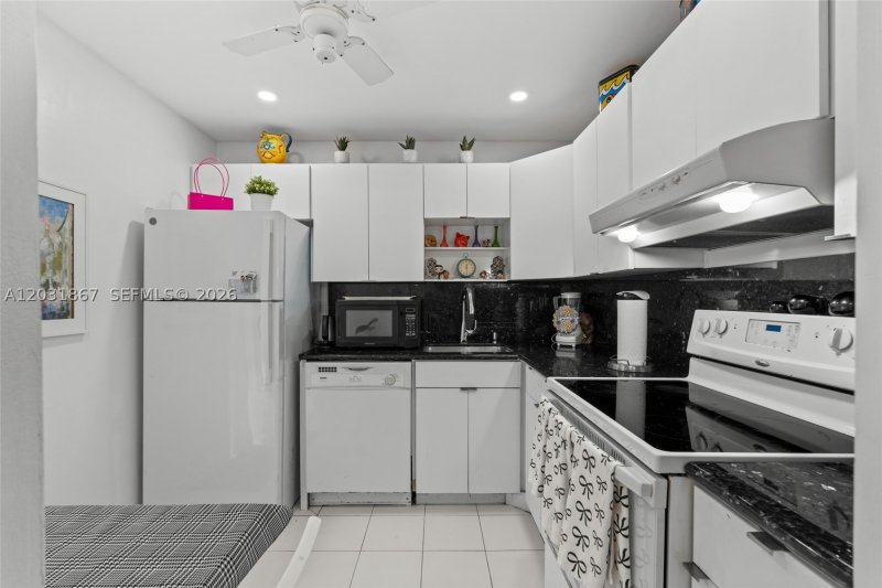 Condo for sale at Biscaya 203