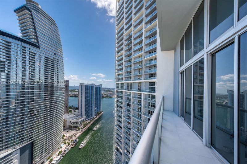 Condo for sale at Icon Brickell Tower I 4115