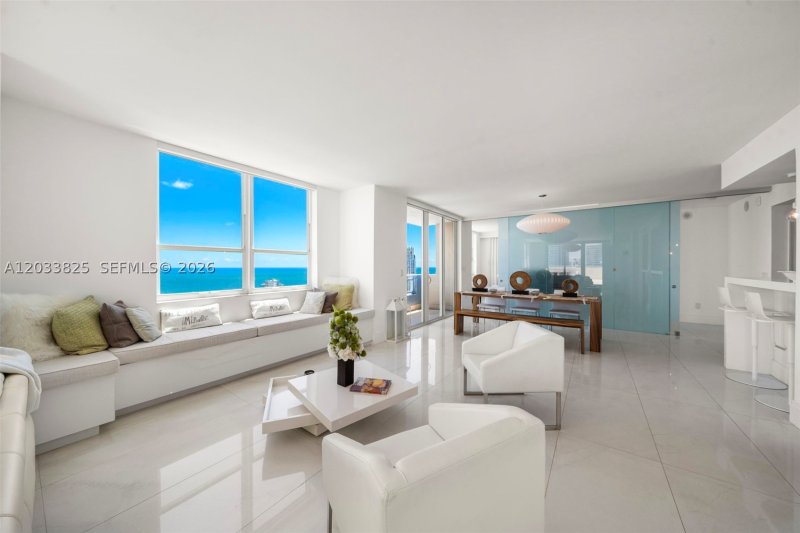 Condo for sale at Yacht Club at Portofino PH3209