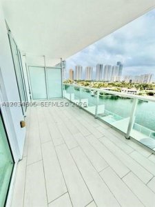 400 Sunny Isles Apt #817