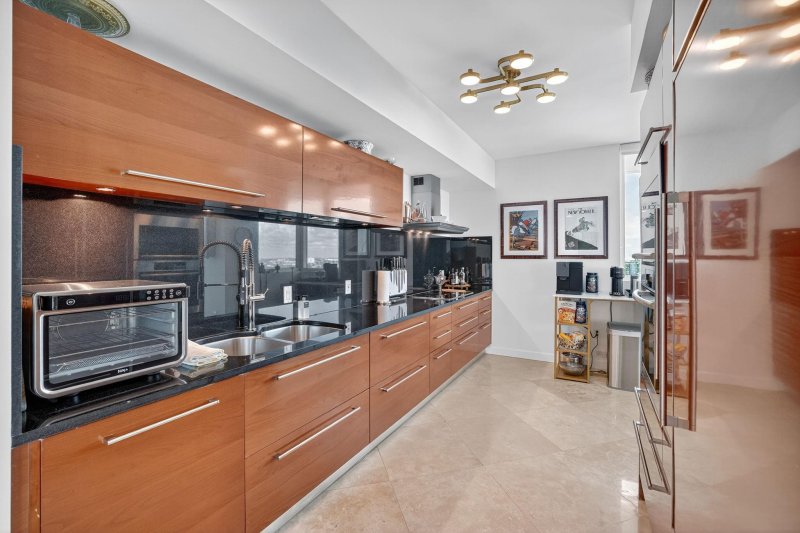Condo for sale at Las Olas Beach Club 1706