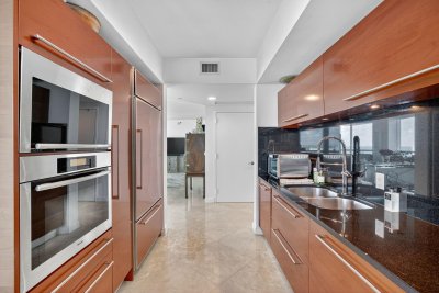 Comprar apartamento en Las Olas Beach Club 1706