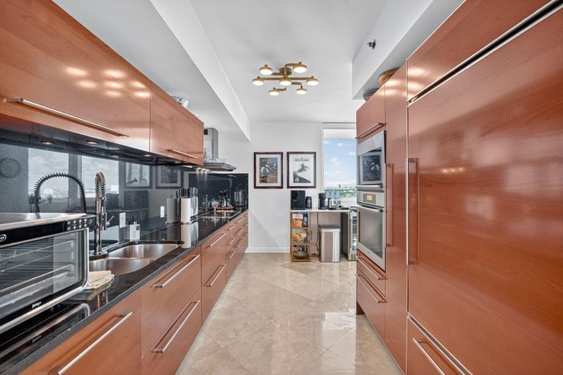 Condo for sale at Las Olas Beach Club 1706