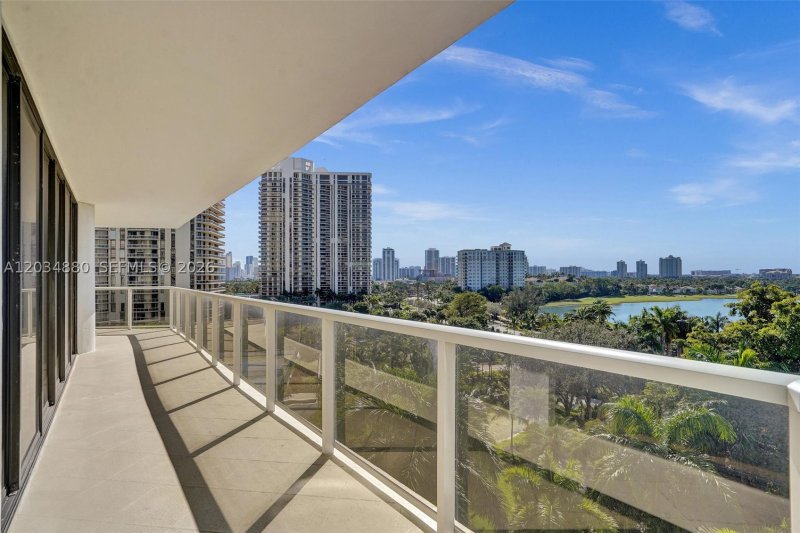 Condo for sale at Hamptons West 615