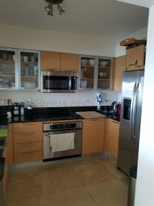 Comprar apartamento no Brickell on the River North 2205