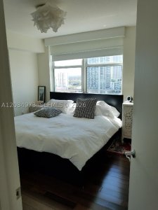 Comprar apartamento no Brickell on the River North 2205