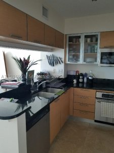 Comprar apartamento no Brickell on the River North 2205
