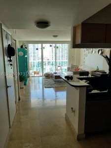 Comprar apartamento no Brickell on the River North 2205