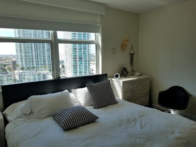 Comprar apartamento no Brickell on the River North 2205