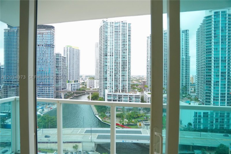 Comprar apartamento en Brickell on the River North 2205