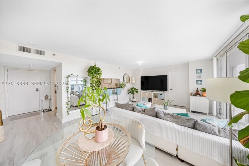 Apartment for rent at Grandview Palace 923