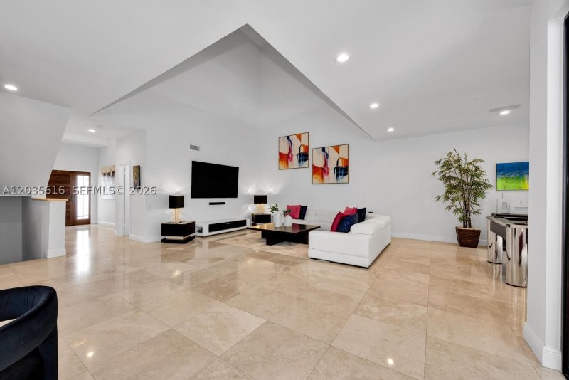 apartamentos a venda no L Hermitage Coconut Grove
