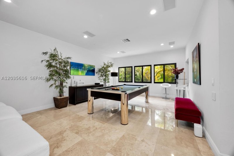 apartamentos a venda no L Hermitage Coconut Grove