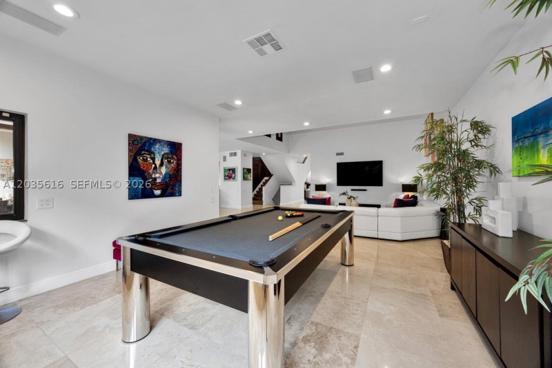 apartamentos a venda no L Hermitage Coconut Grove
