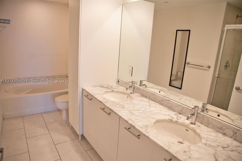 Apartment for rent at The Plaza Tower II 3007