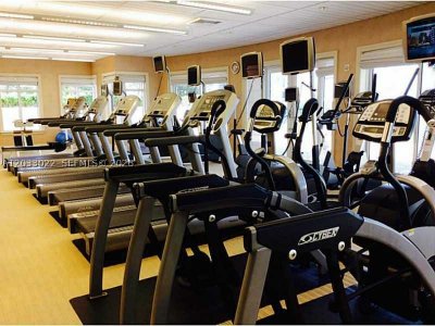 Comprar apartamento no Turnberry Village South 218
