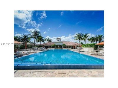 Comprar apartamento no Turnberry Village South 218