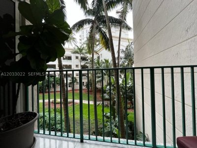 Comprar apartamento no Turnberry Village South 218
